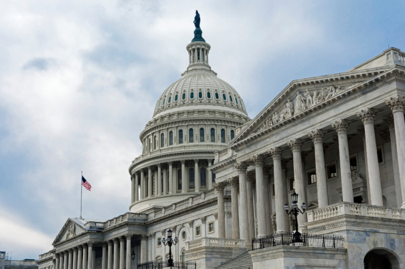 Сенат США принял к рассмотрению скандальный законопроект о расходах и налогах