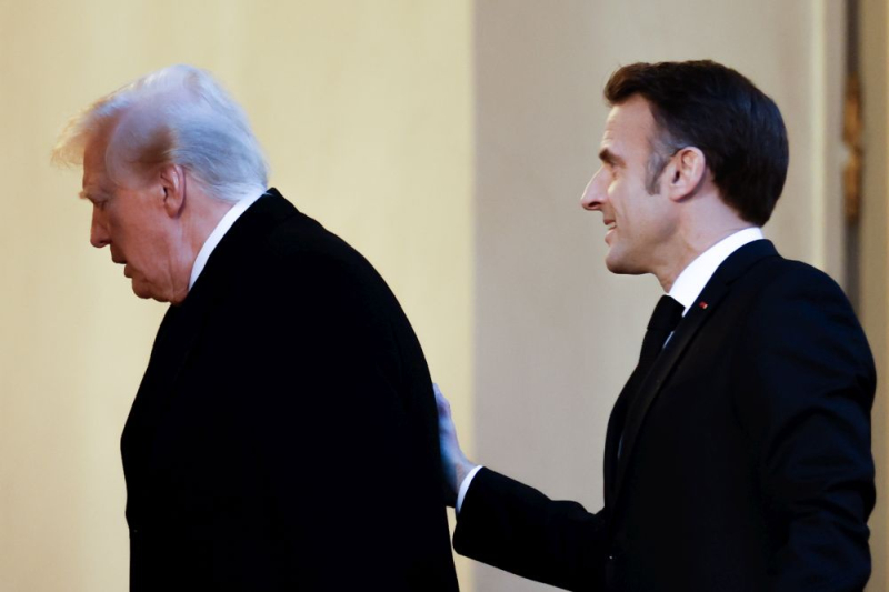 FT: Визит Макрона в Гренландию повлиял на решение Трампа раньше покинуть G7