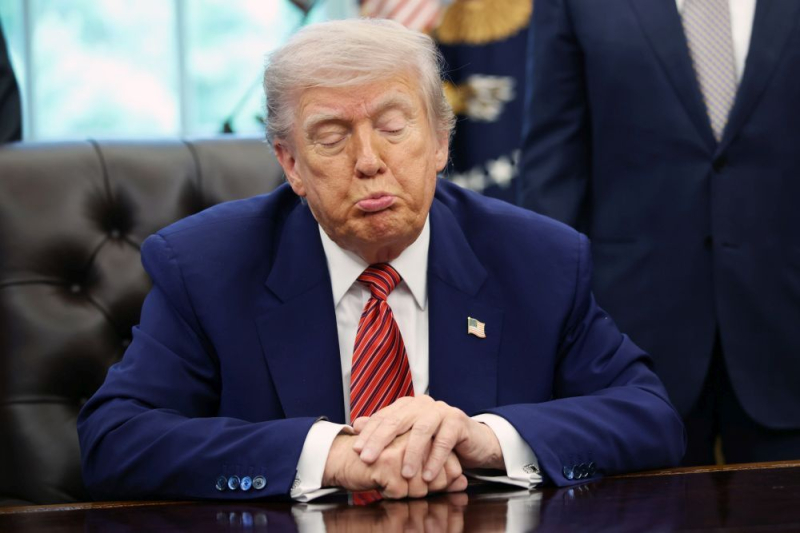 Трамп заявил, что Зеленский оказался в очень сложной ситуации