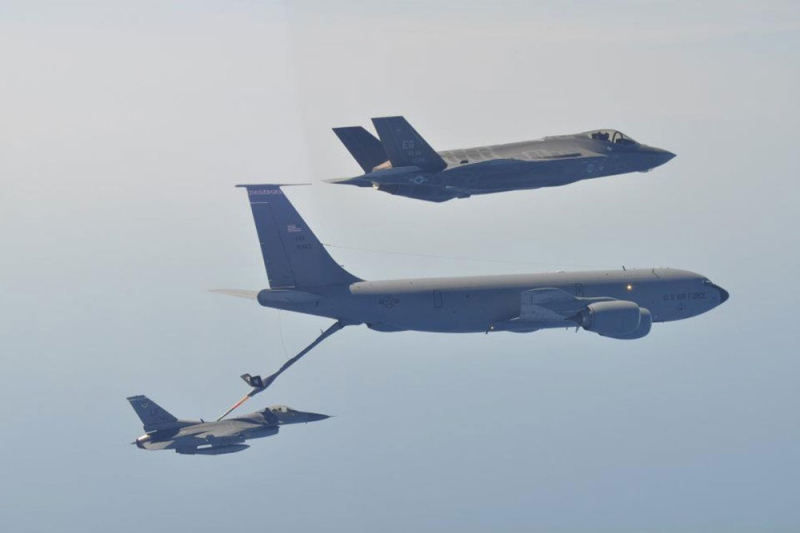 США начали перебрасывать самолеты-заправщики на Ближний Восток