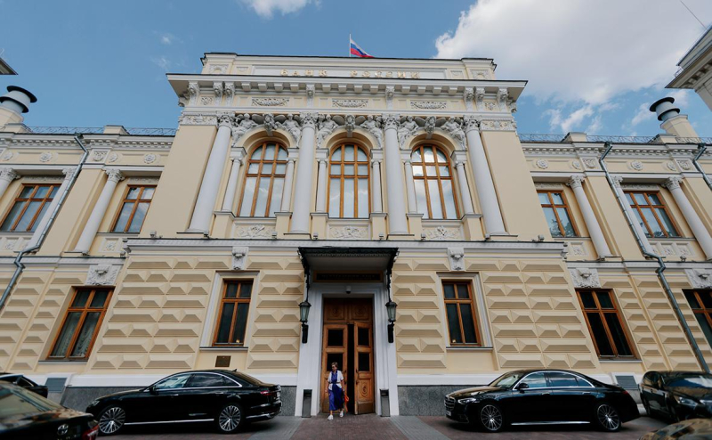 Греф сравнил политику ЦБ с прохождением между Сциллой и Харибдой