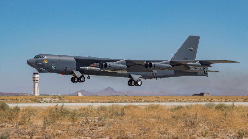 Стратегический бомбардировщик ВВС США B-52H Stratofortress