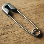 Булавка: микробедствие с длинной тенью