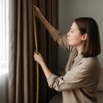 Индивидуальные офисные шторы: стиль и контроль света