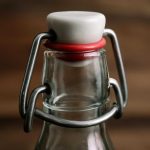 Бутылка с бугельным замком: детали и практика