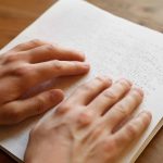 Система, открывшая доступ к знаниям: 10 интересных фактов о шрифте брайля