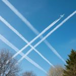Почему небо всё чаще покрывают сетки инверсионных следов