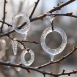 Почему после тумана на ветках появляются ледяные кольца