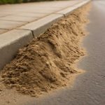 Почему у бордюров появляются песчаные гряды после ветра