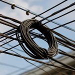 Откуда в пустыне берется пение телеграфных проводов