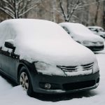 Почему на припаркованных машинах вырастают снежные шапки