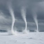 Почему зимой снежные смерчи стали заметнее
