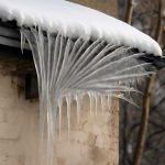 Почему после снегопада на крышах вырастают сосульки-венеры