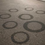 Почему на асфальте после оттепели проступают влажные круги