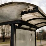 Как жара усиливает износ пластиковых остановочных козырьков