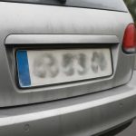 Мутные пятна на автомобильных номерах после тумана