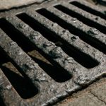 Снегопад как индикатор неровностей на решетках ливневого стока