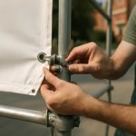 Как ветер выявляет ослабление креплений на баннерных конструкциях