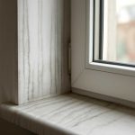 Серые потеки на пластиковых оконных откосах и их источники