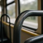 Почему роса сильнее проявляет износ на резиновых поручнях