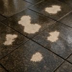 Светлые пятна на мокрых гранитных плитах и причины их появления