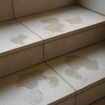 Светлые пятна от воды на керамогранитных ступенях и их причины