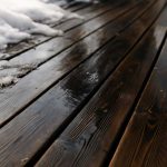 Почему после оттепели на деревянных настилах темнеют доски