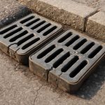 Как мороз выявляет трещины на пластиковых дождеприемниках