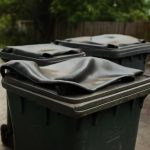 Почему летний зной деформирует крышки мусорных контейнеров