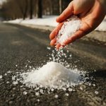 Почему дорожная соль разрушает кромки бетонных ступеней зимой