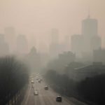 Почему городской смог мутнит стеклянные фасады торговых центров