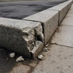 Почему после оттепели появляются сколы на гранитных бордюрах