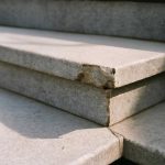 Откуда берутся сколы на ступенях из искусственного камня