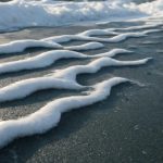Почему зимой на резиновых покрытиях площадок появляются волны